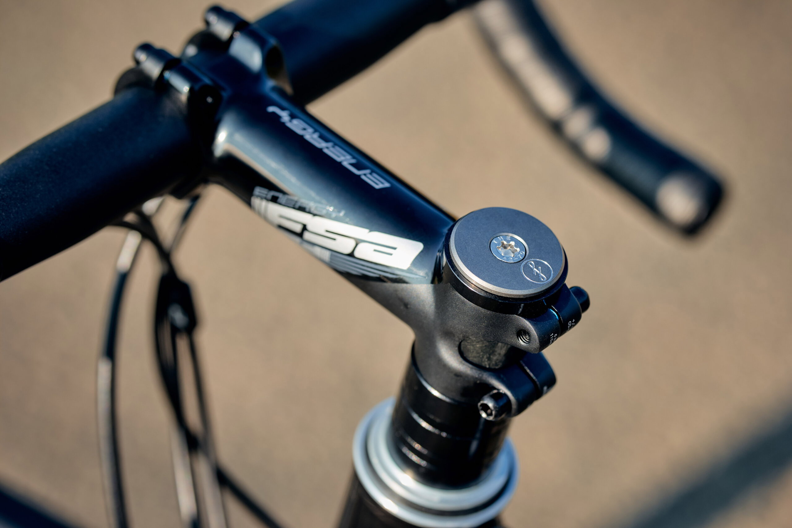 Strael 3.0 56R Black