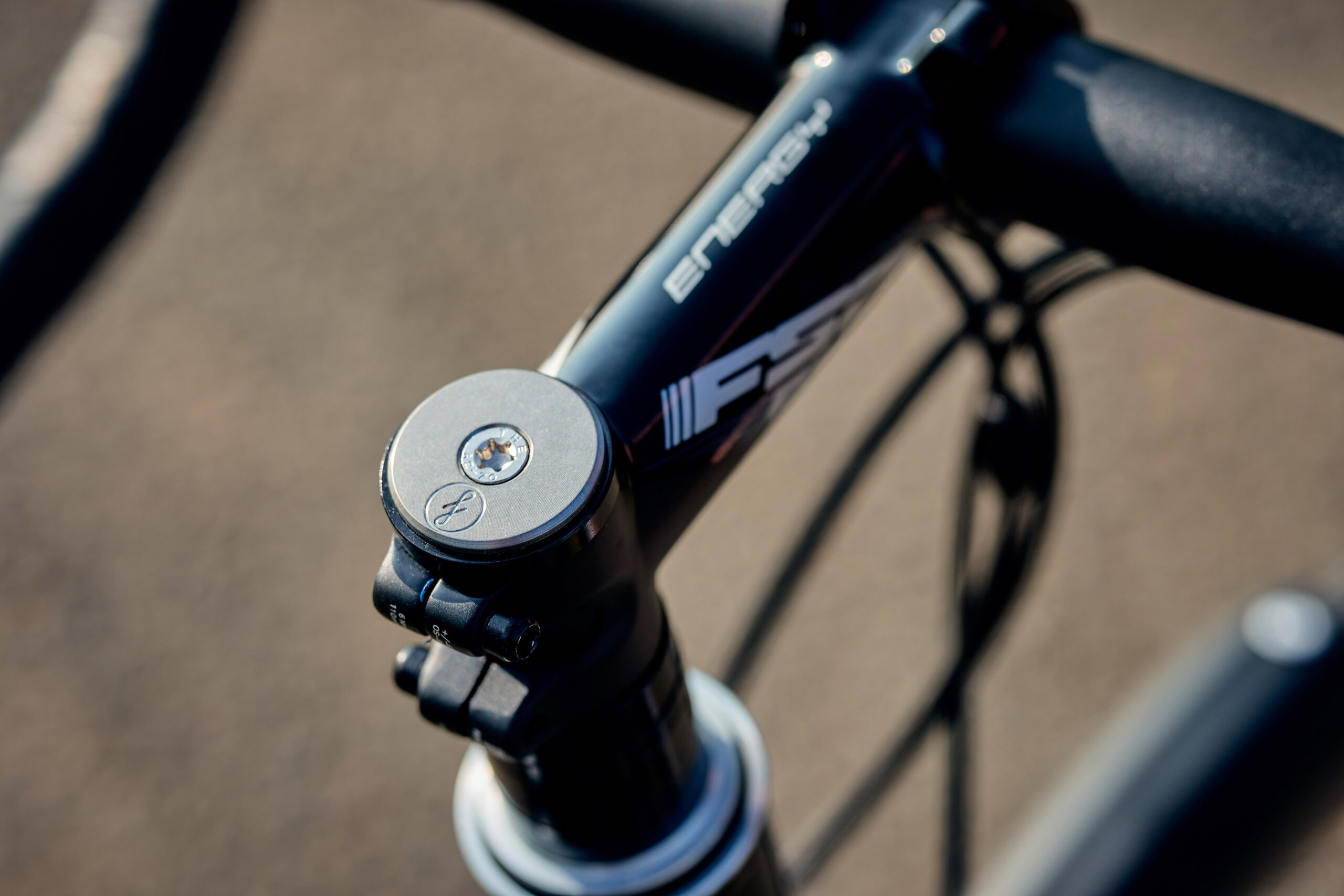 Strael 3.0 56R Black